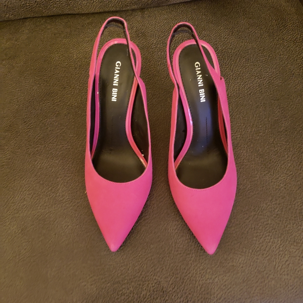 Gianni Bini
SHOES FROM Dillard